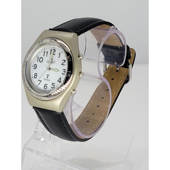 Men’s On-Time Atomic Radio-Controlled Watch – White Dial, Black Leather Strap - Picture 6 of 9